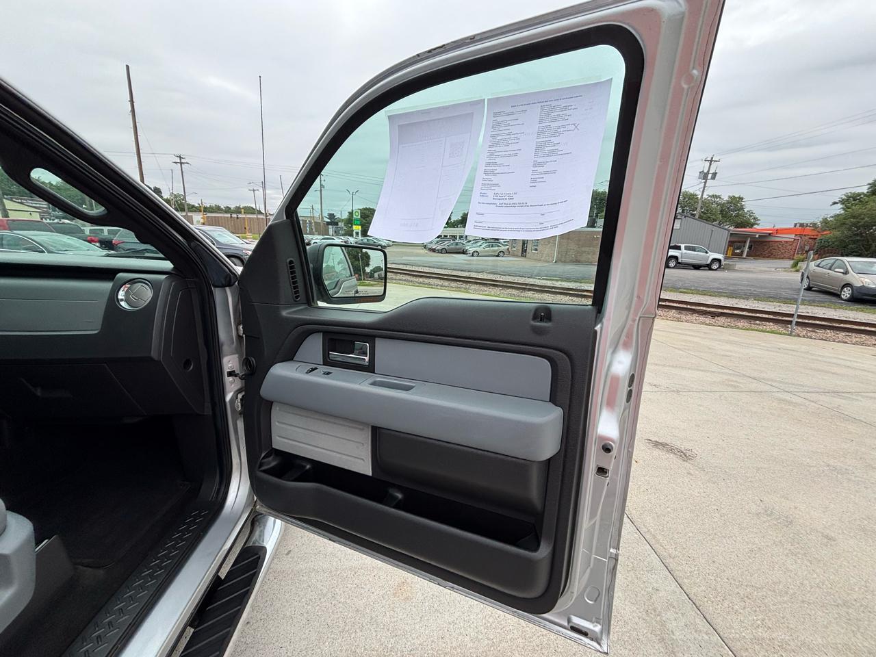 Ford F-150 XLT SuperCab 8-ft. Bed 2WD 2012