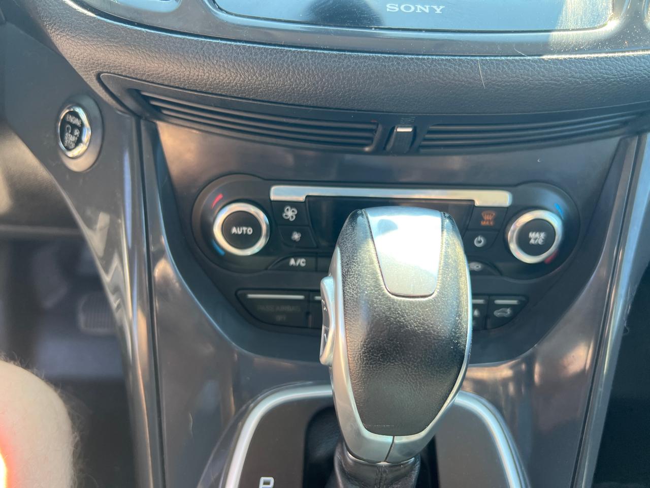 Ford Escape Titanium 4WD 2013