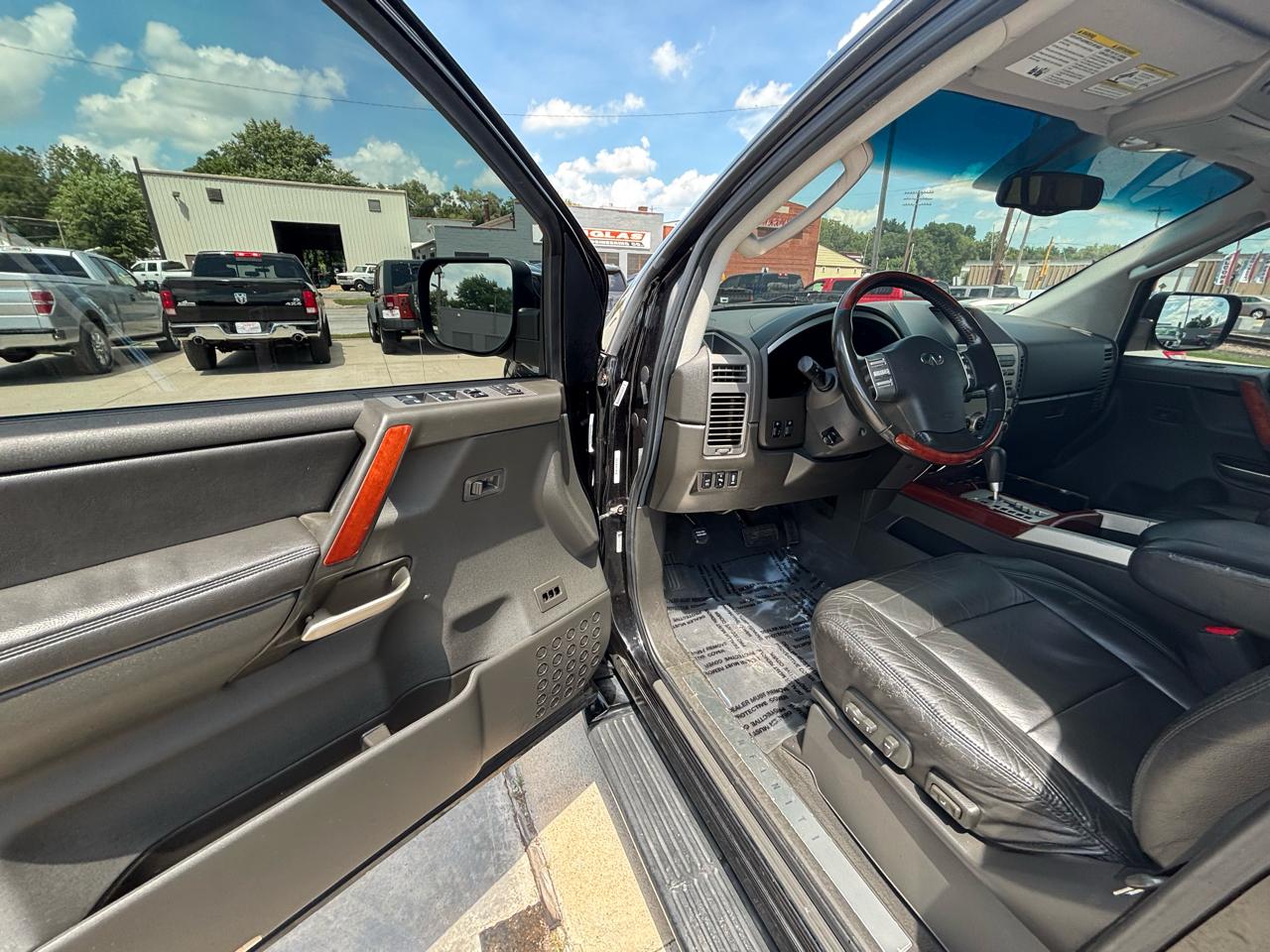 Infiniti QX56 AWD 2004