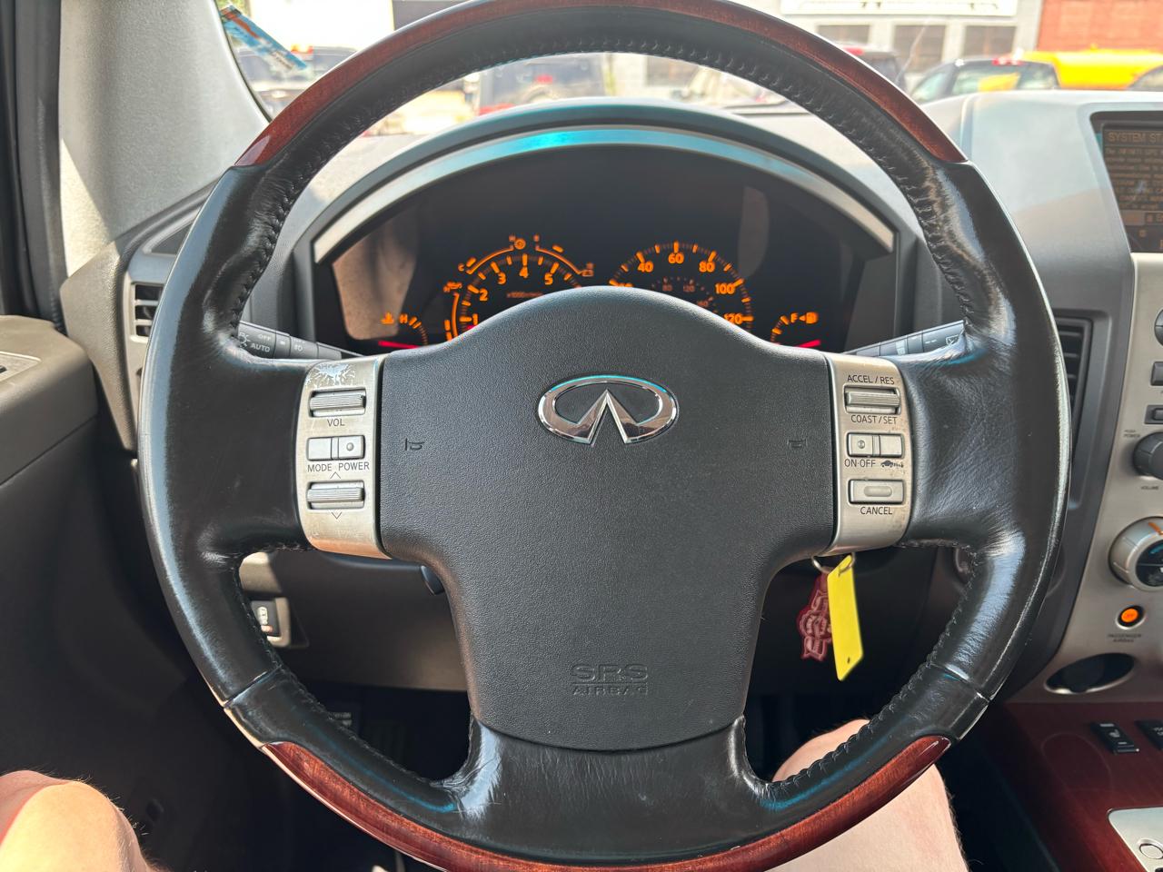 Infiniti QX56 AWD 2004
