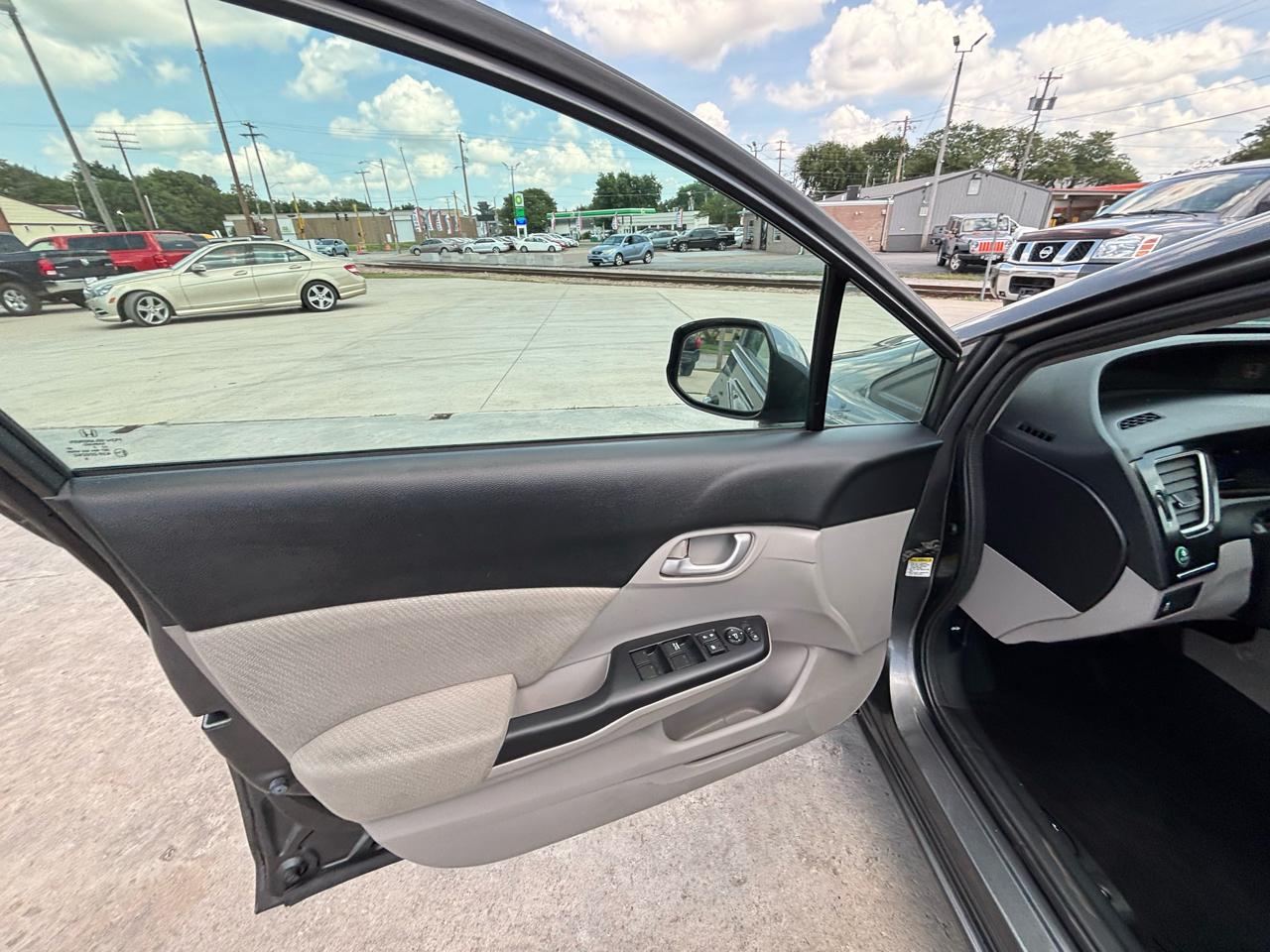 Honda Civic LX Sedan 5-Speed AT 2013