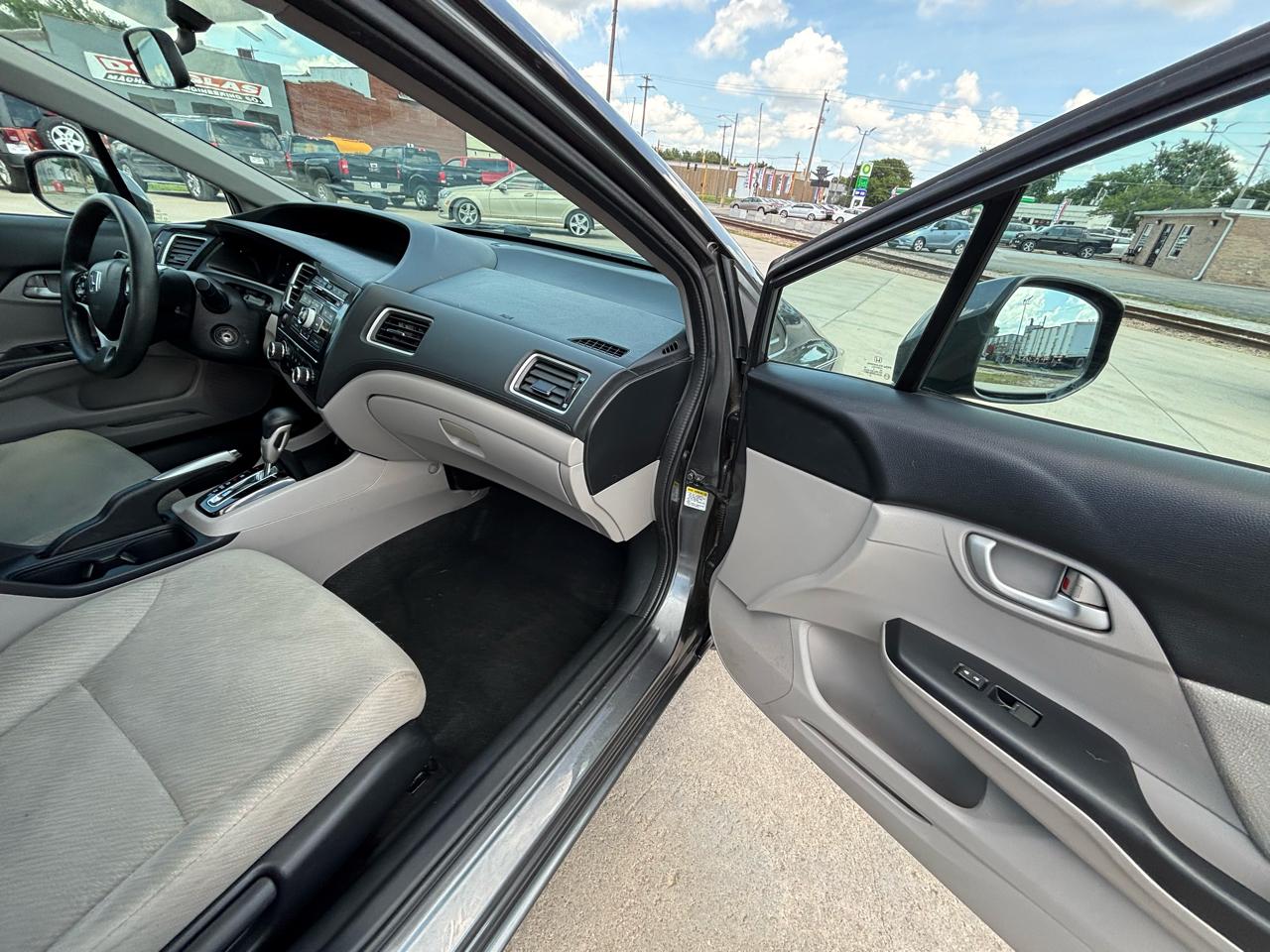 Honda Civic LX Sedan 5-Speed AT 2013