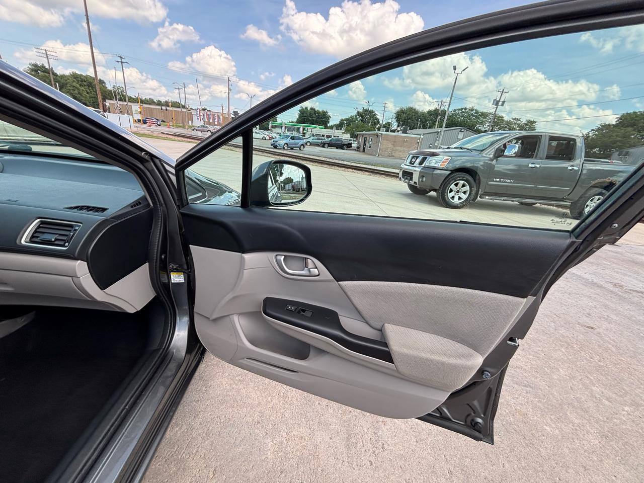 Honda Civic LX Sedan 5-Speed AT 2013