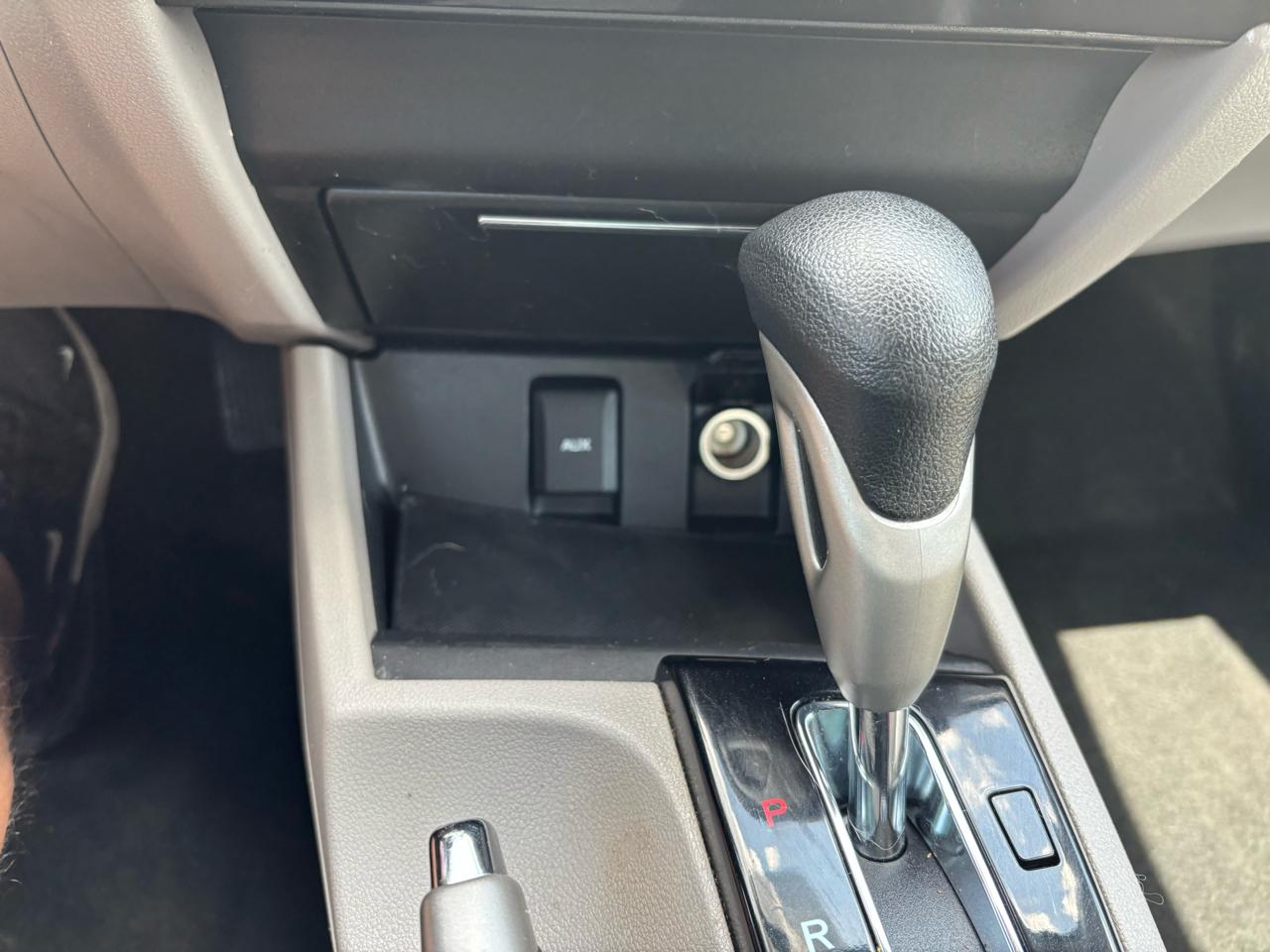 Honda Civic LX Sedan 5-Speed AT 2013