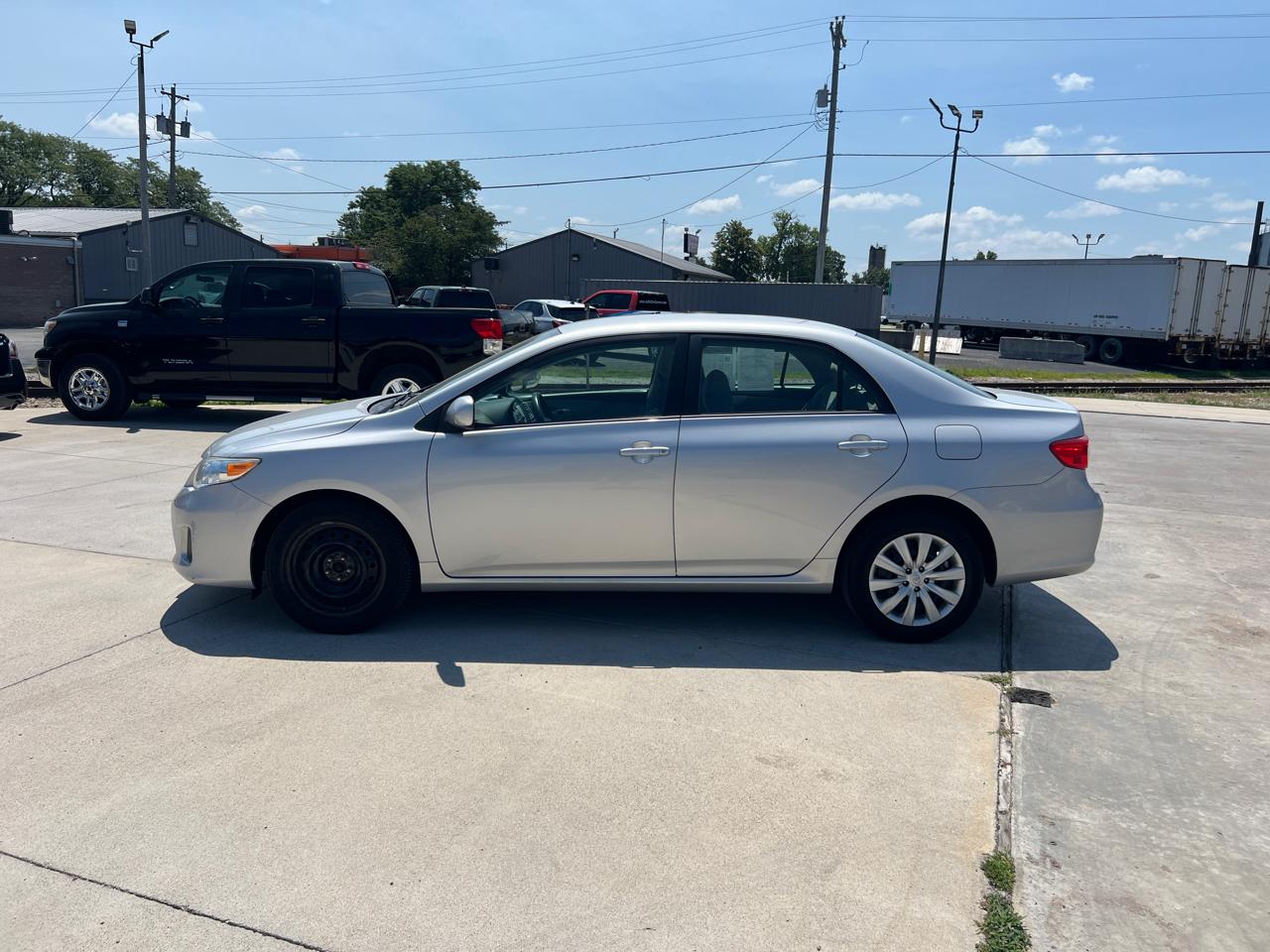 Toyota Corolla LE 4-Speed AT 2012