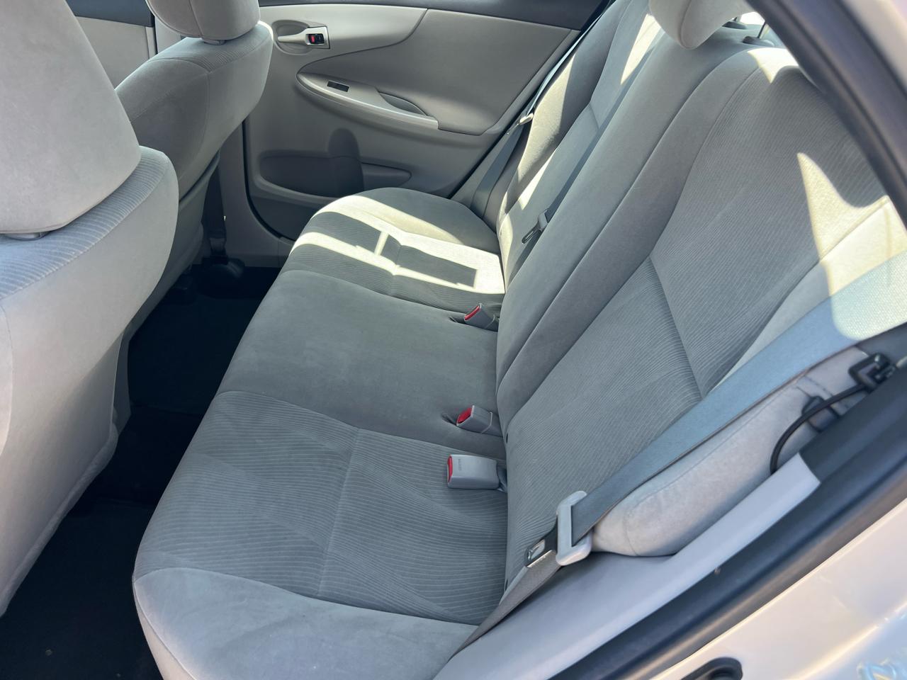 Toyota Corolla LE 4-Speed AT 2012