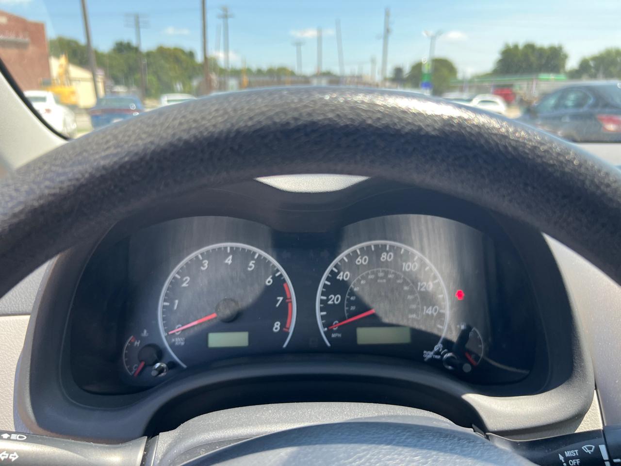 Toyota Corolla LE 4-Speed AT 2012