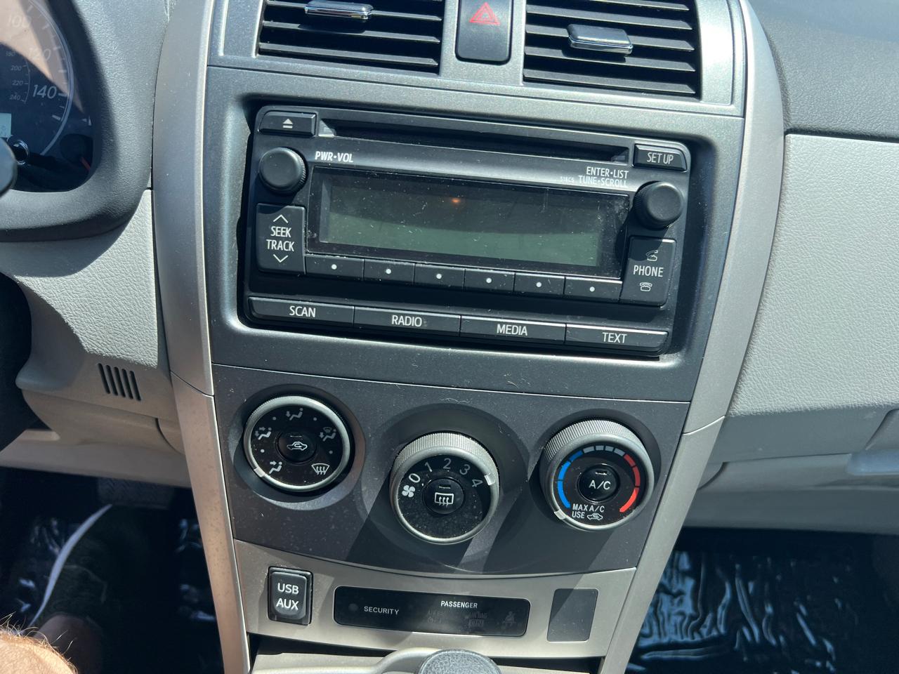 Toyota Corolla LE 4-Speed AT 2012