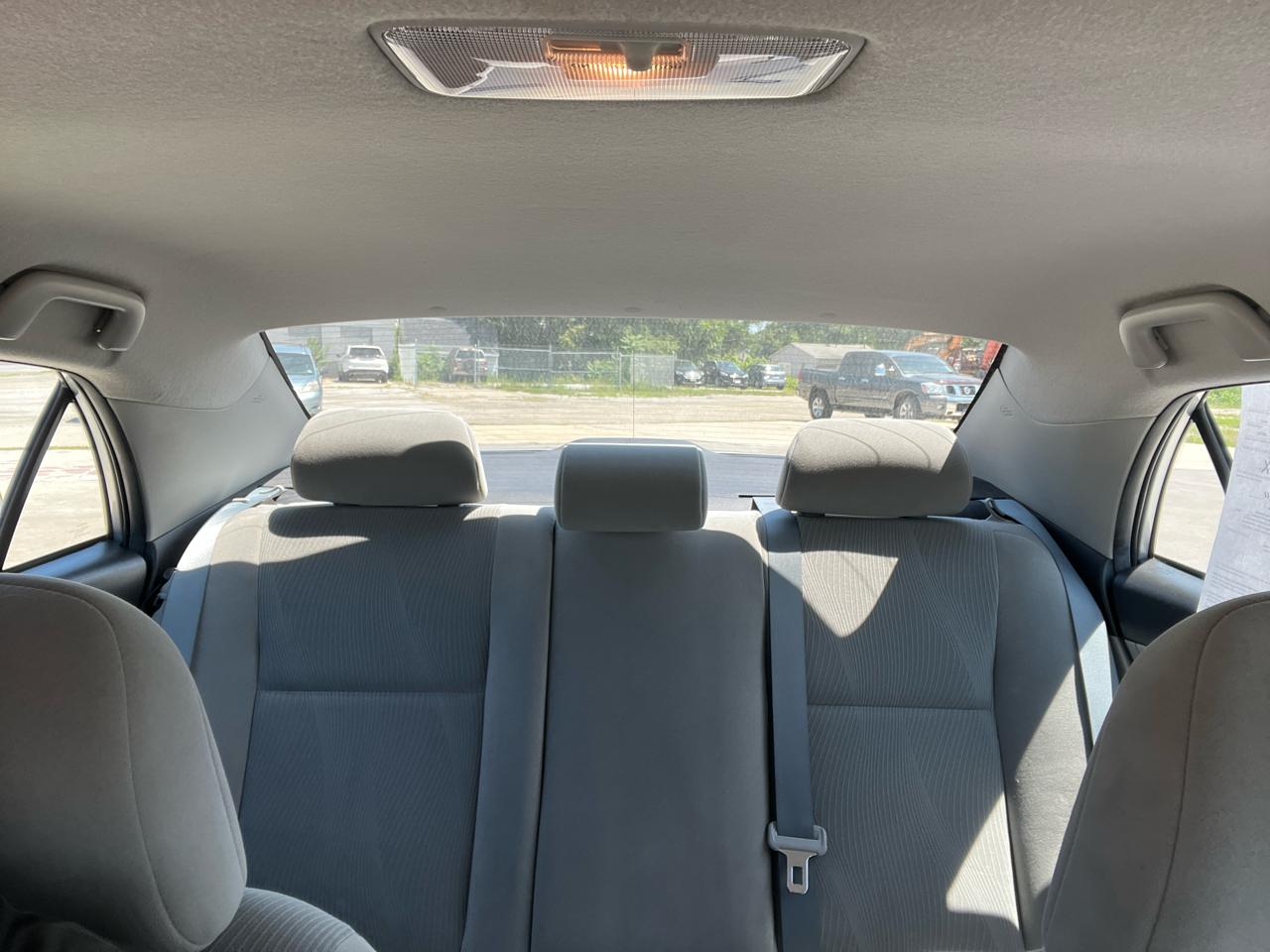 Toyota Corolla LE 4-Speed AT 2012