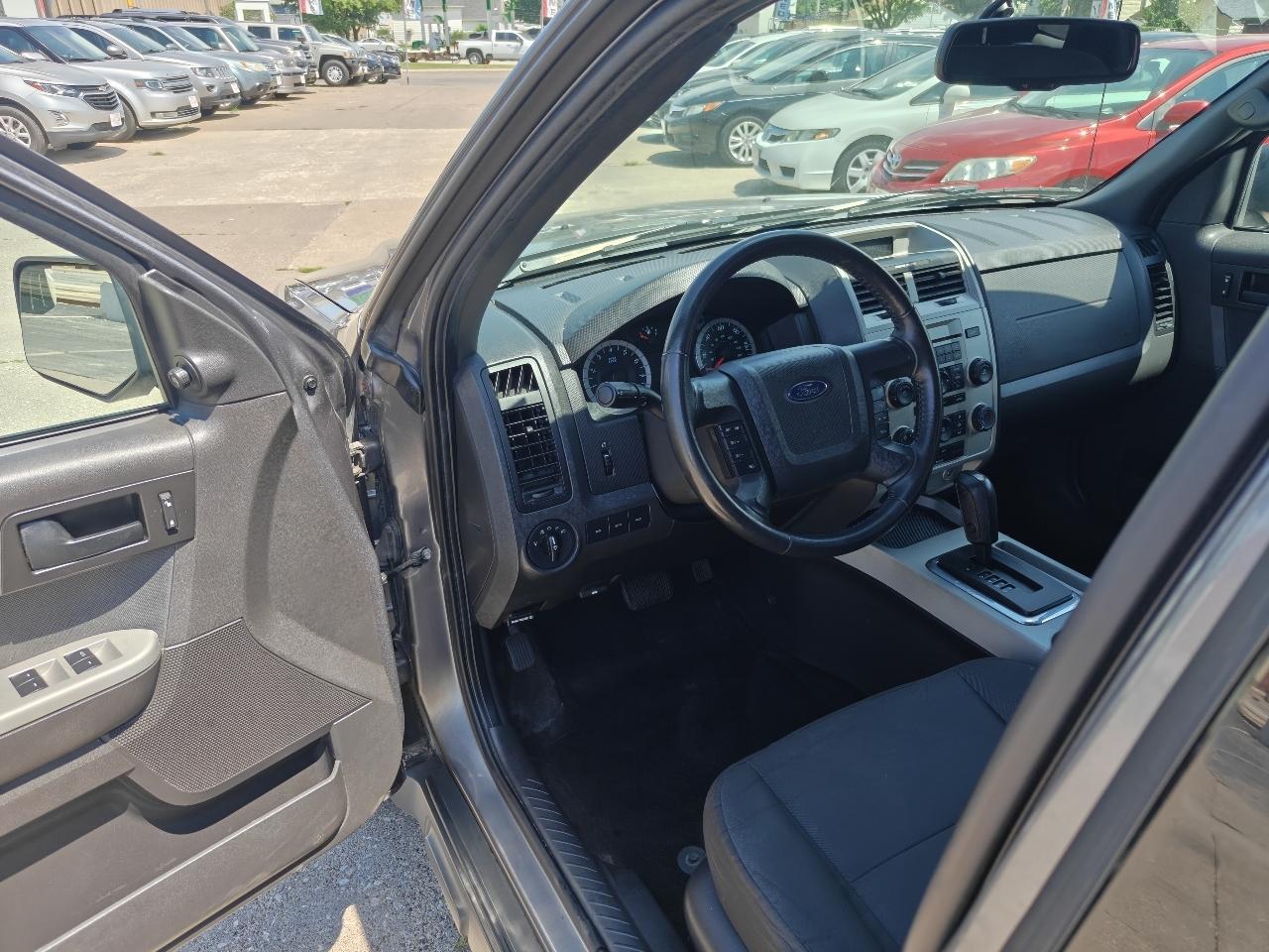 Ford Escape XLT 4WD 2012