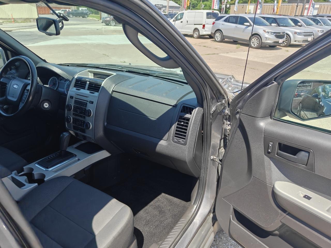 Ford Escape XLT 4WD 2012