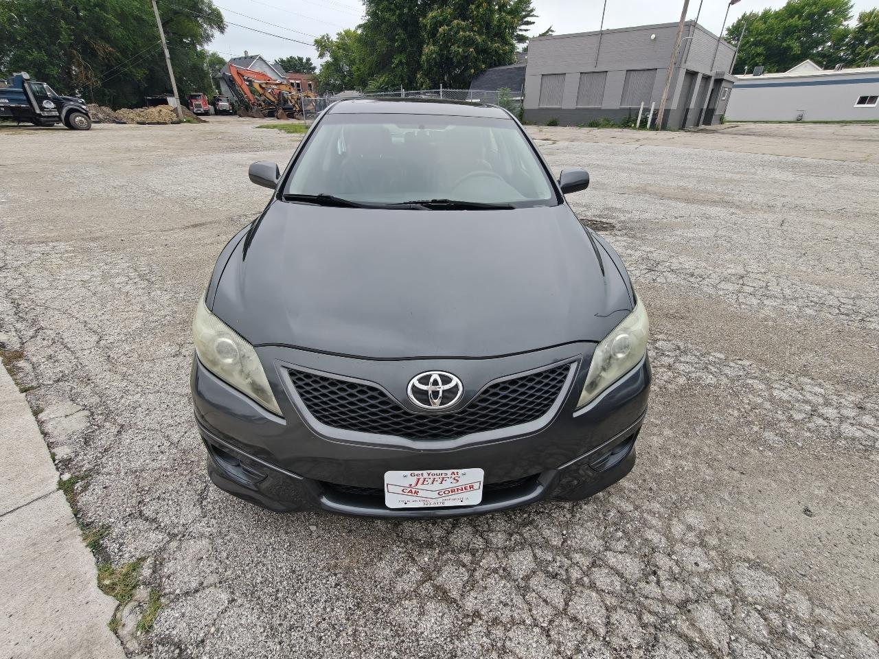 Toyota Camry SE V6 6-Spd AT 2010