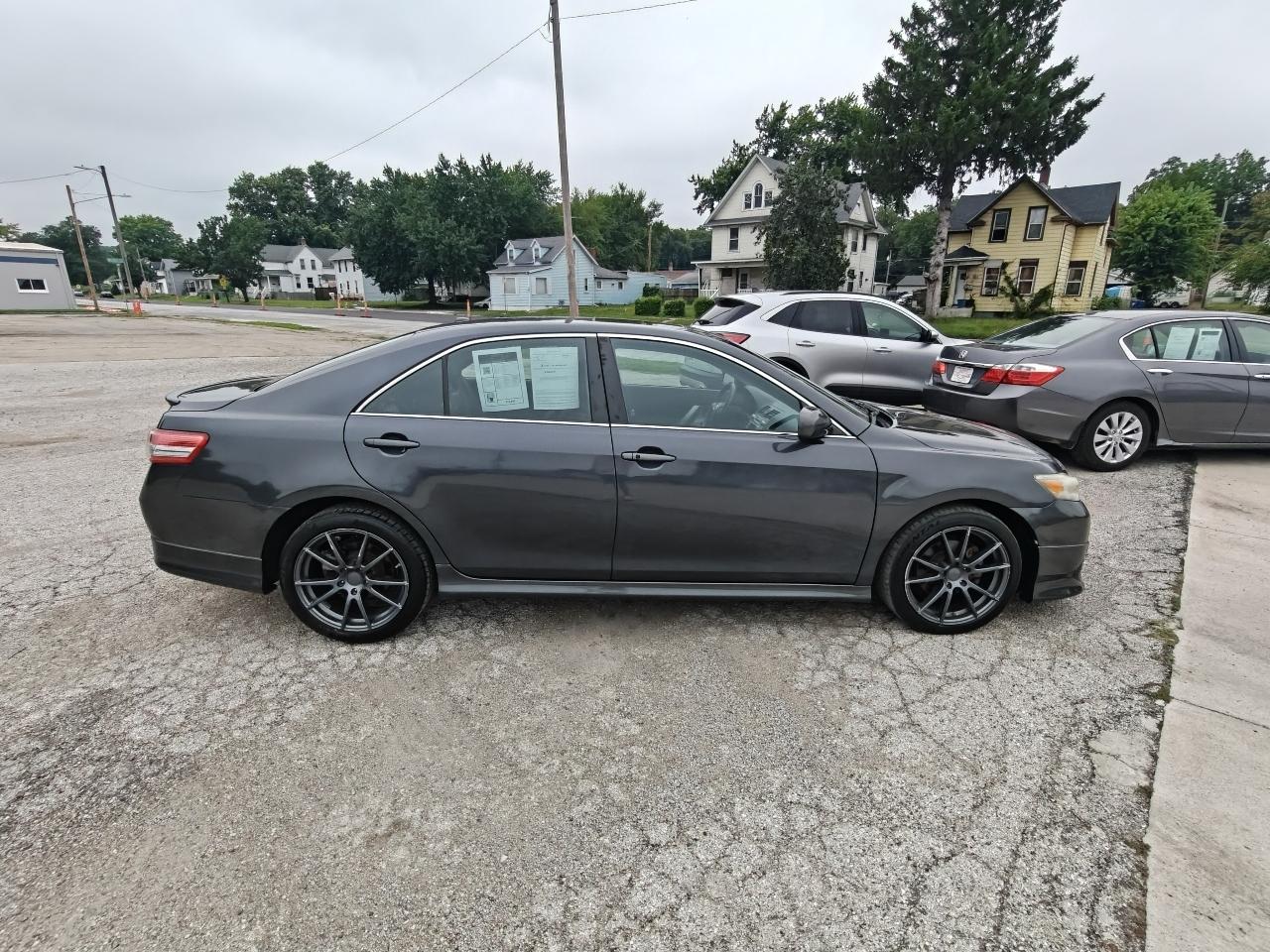 Toyota Camry SE V6 6-Spd AT 2010