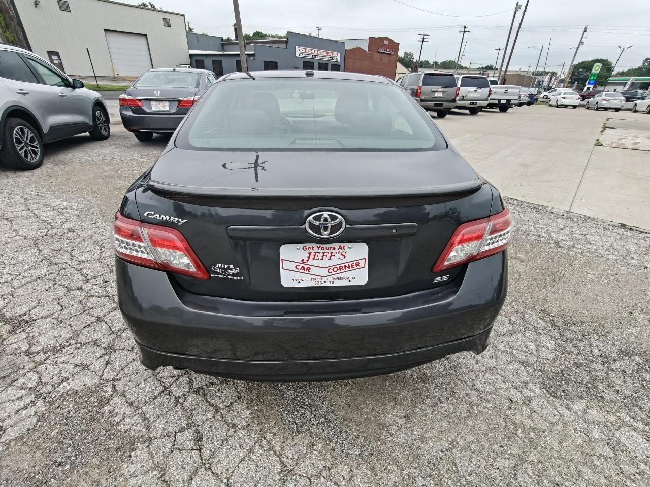 Toyota Camry SE V6 6-Spd AT 2010