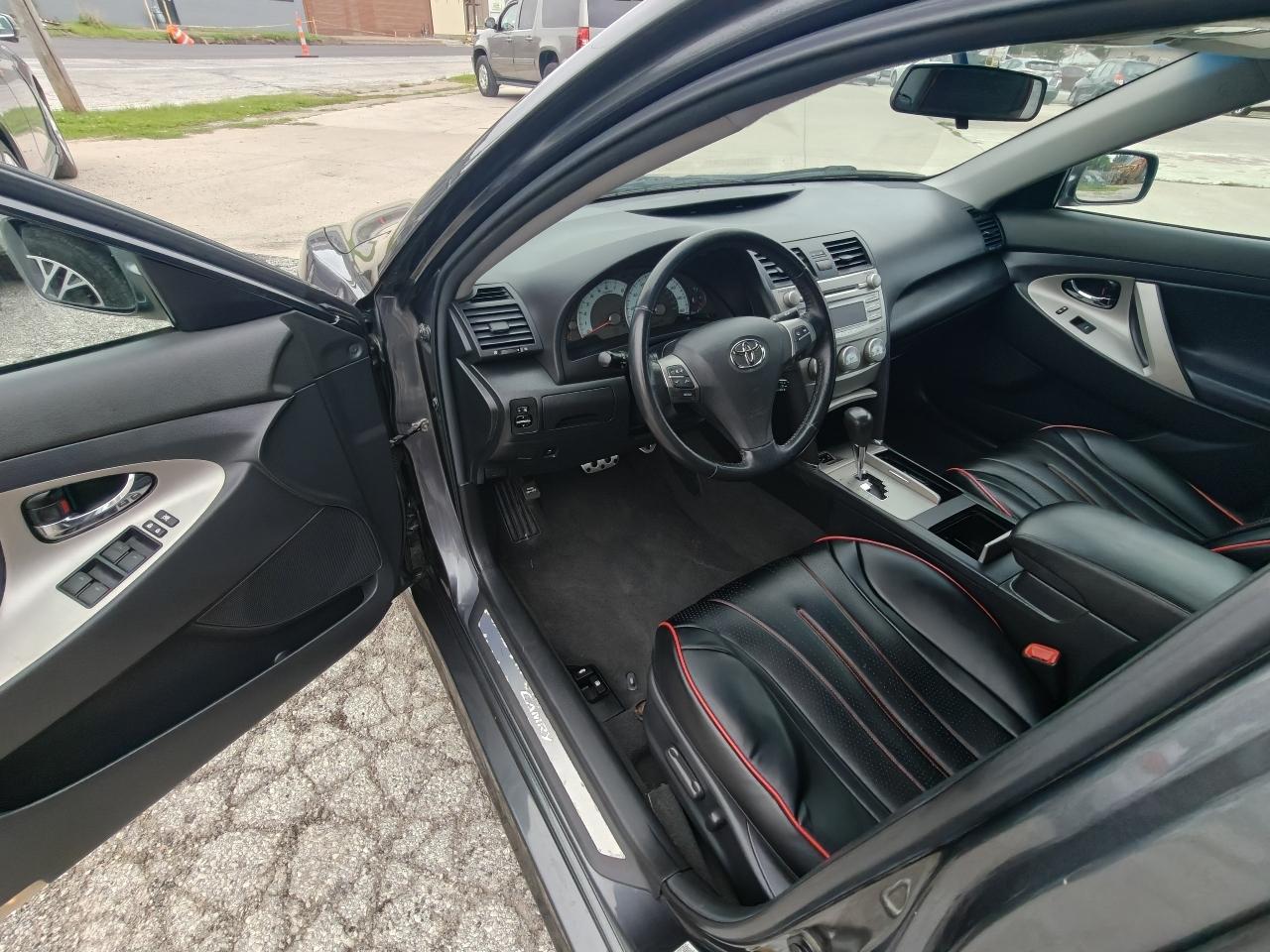 Toyota Camry SE V6 6-Spd AT 2010