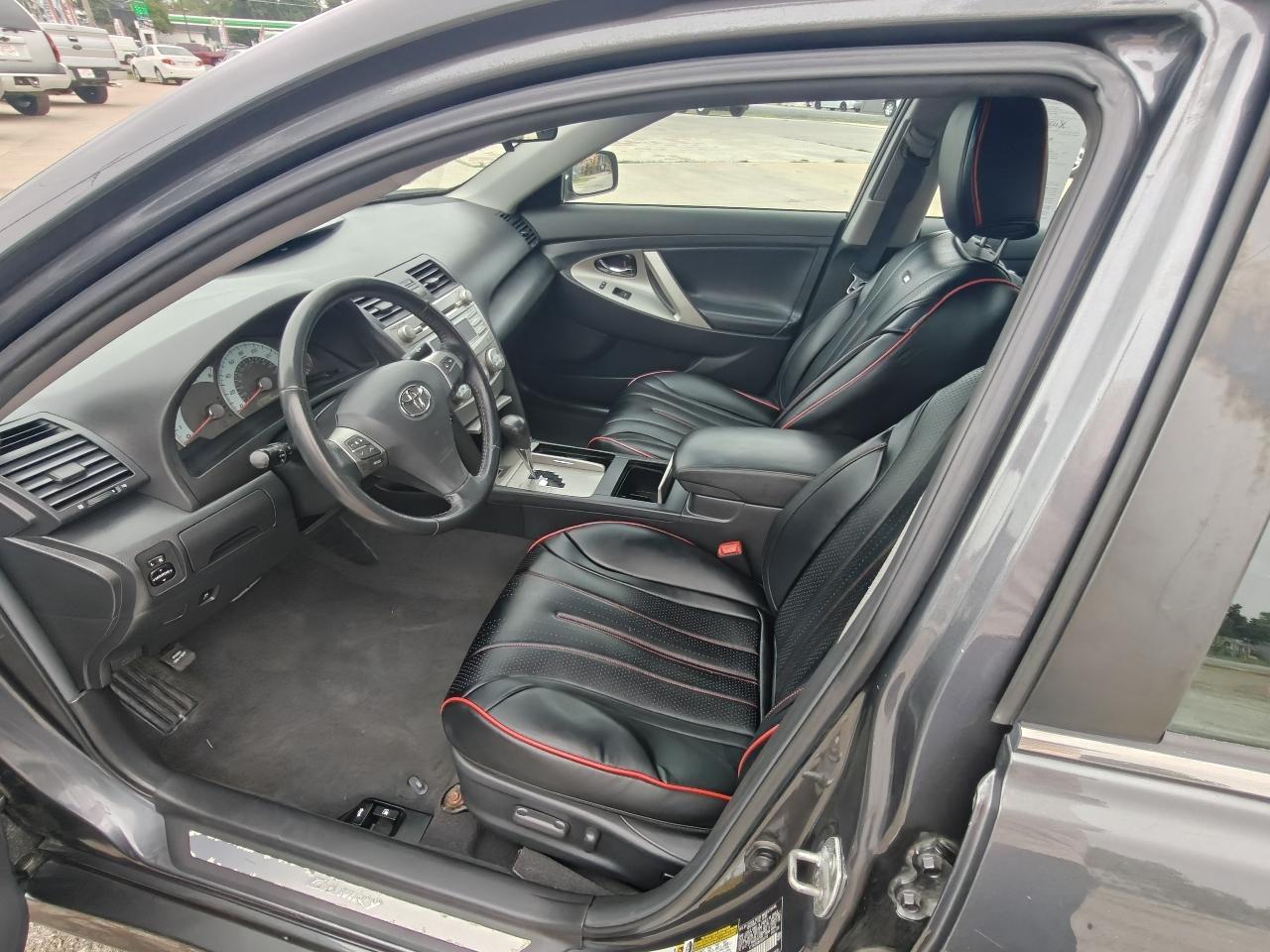 Toyota Camry SE V6 6-Spd AT 2010