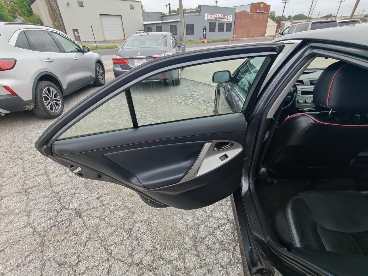 Toyota Camry SE V6 6-Spd AT 2010