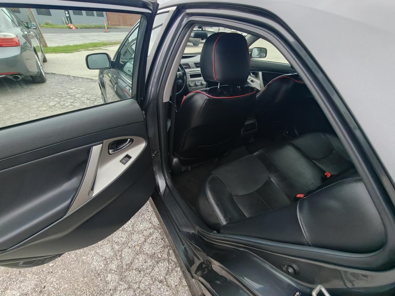 Toyota Camry SE V6 6-Spd AT 2010