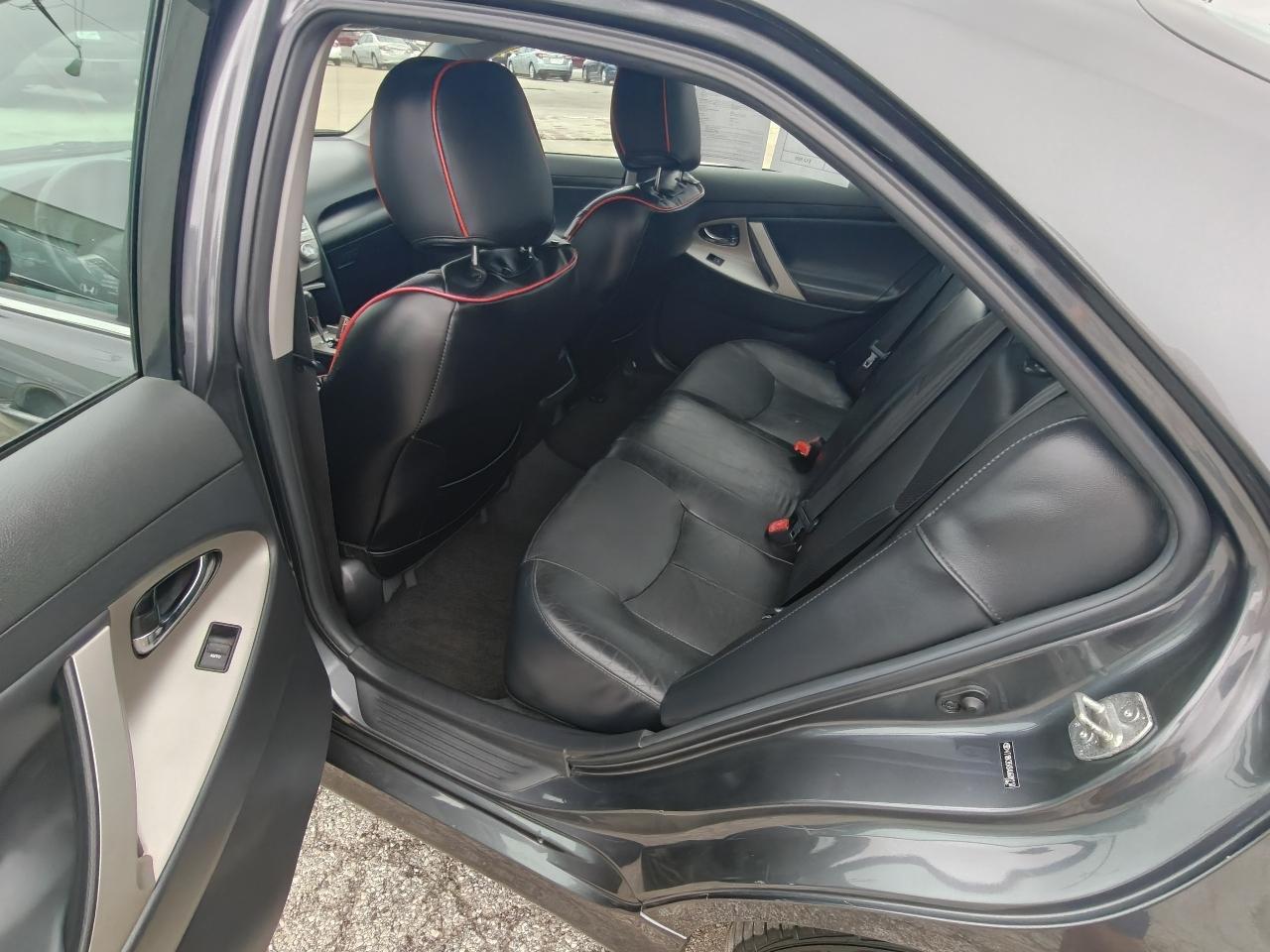 Toyota Camry SE V6 6-Spd AT 2010