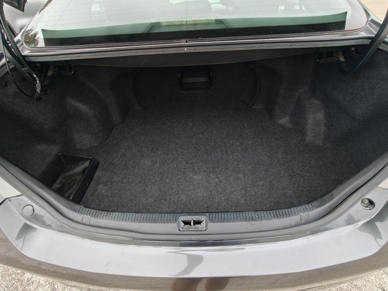 Toyota Camry SE V6 6-Spd AT 2010