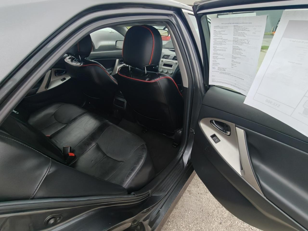 Toyota Camry SE V6 6-Spd AT 2010