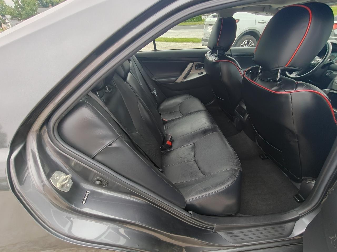 Toyota Camry SE V6 6-Spd AT 2010