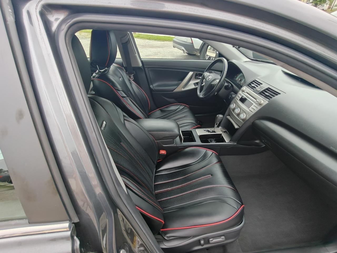 Toyota Camry SE V6 6-Spd AT 2010
