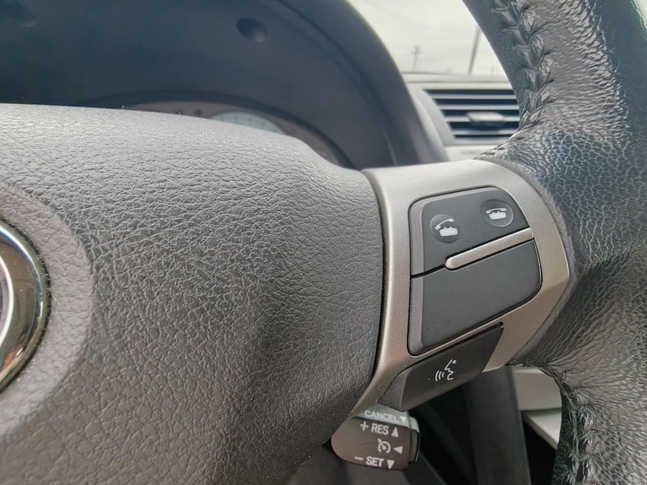 Toyota Camry SE V6 6-Spd AT 2010