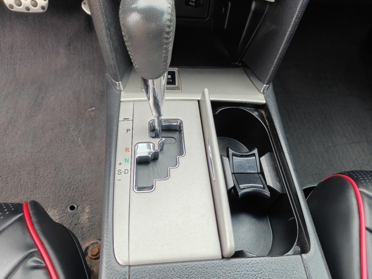 Toyota Camry SE V6 6-Spd AT 2010