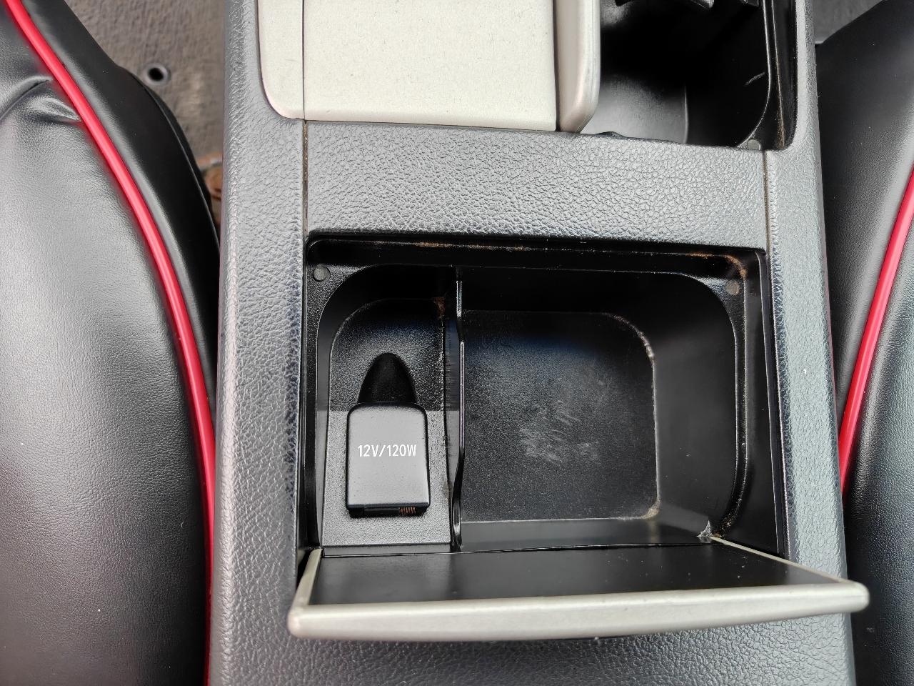 Toyota Camry SE V6 6-Spd AT 2010