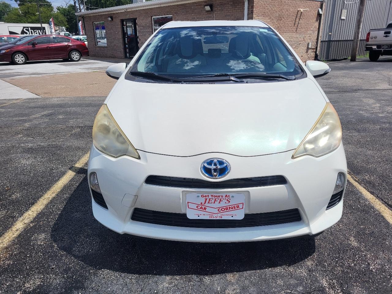 Toyota Prius c Four 2012