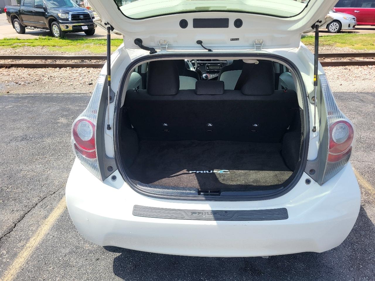 Toyota Prius c Four 2012
