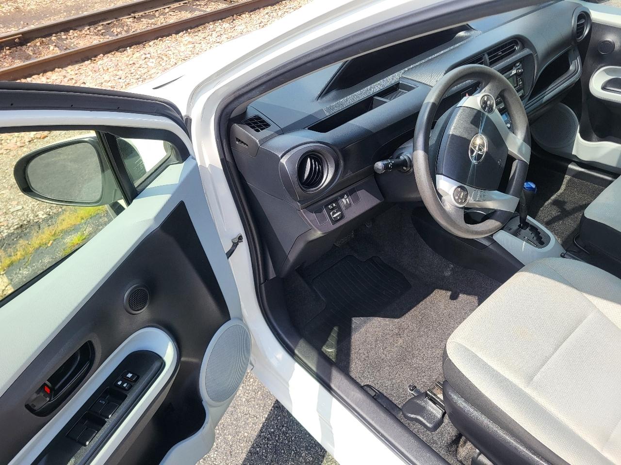 Toyota Prius c Four 2012
