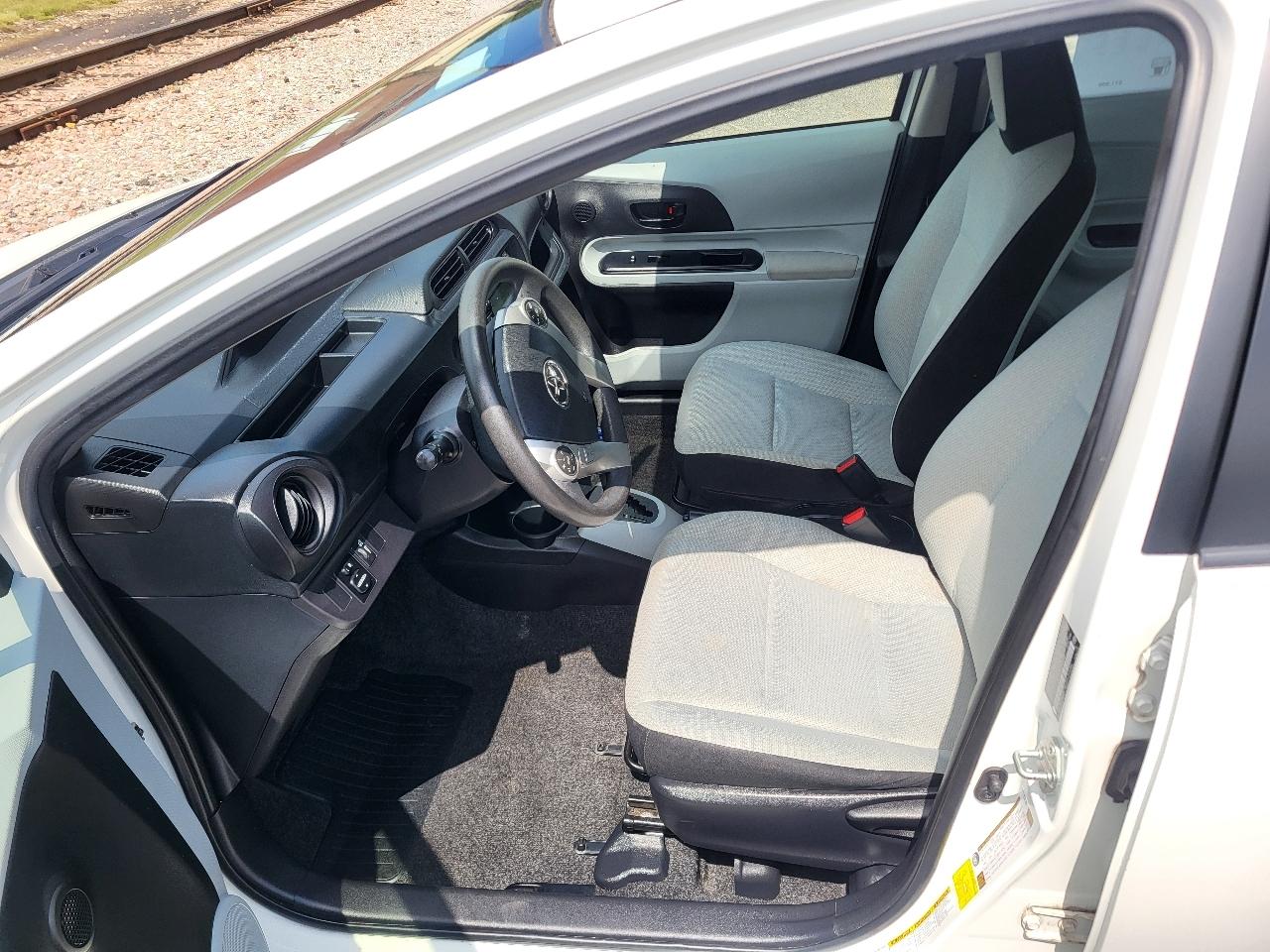 Toyota Prius c Four 2012