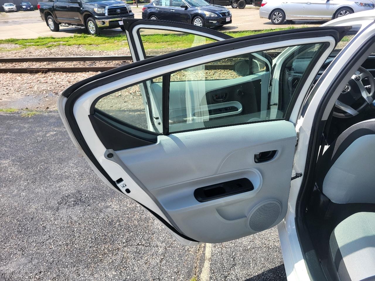 Toyota Prius c Four 2012