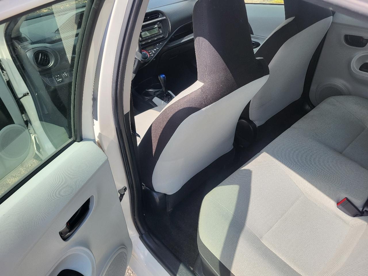 Toyota Prius c Four 2012