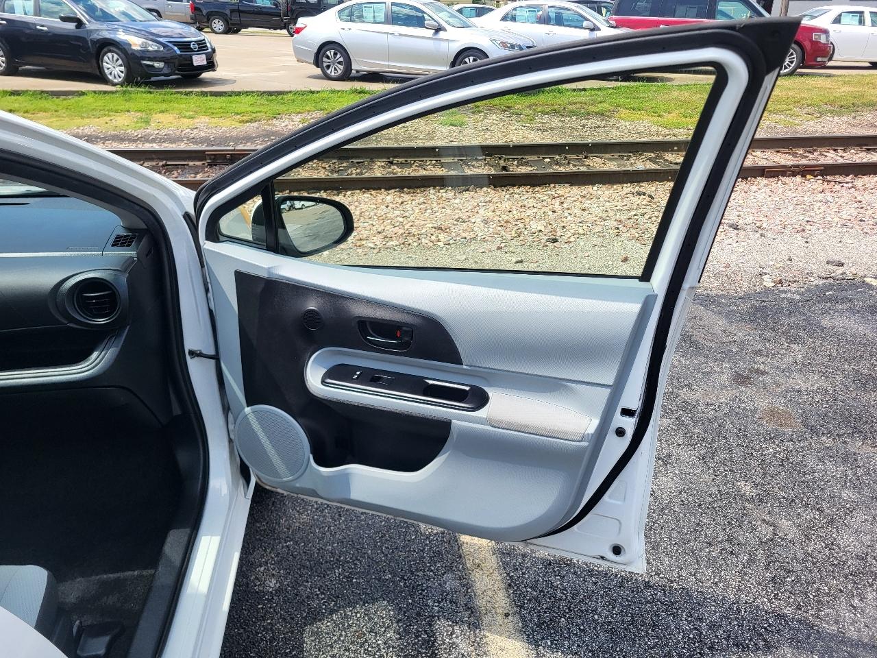 Toyota Prius c Four 2012