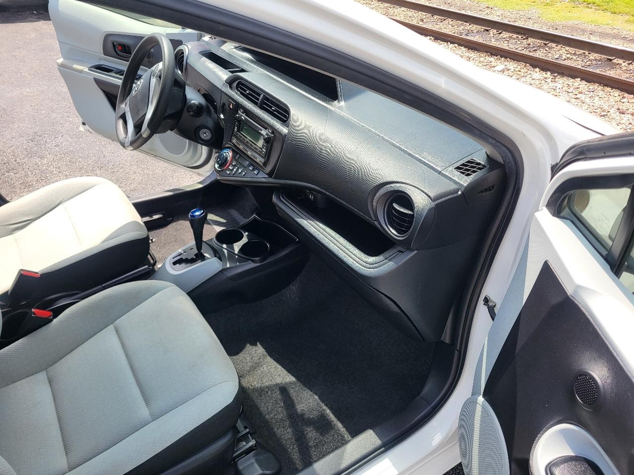 Toyota Prius c Four 2012