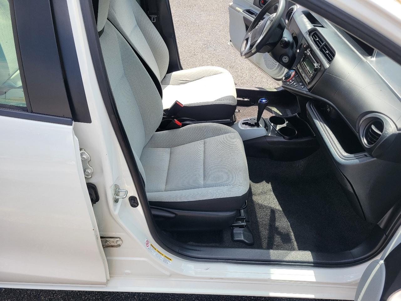 Toyota Prius c Four 2012
