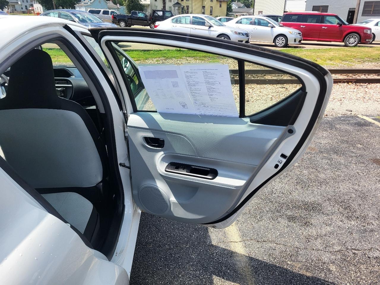 Toyota Prius c Four 2012