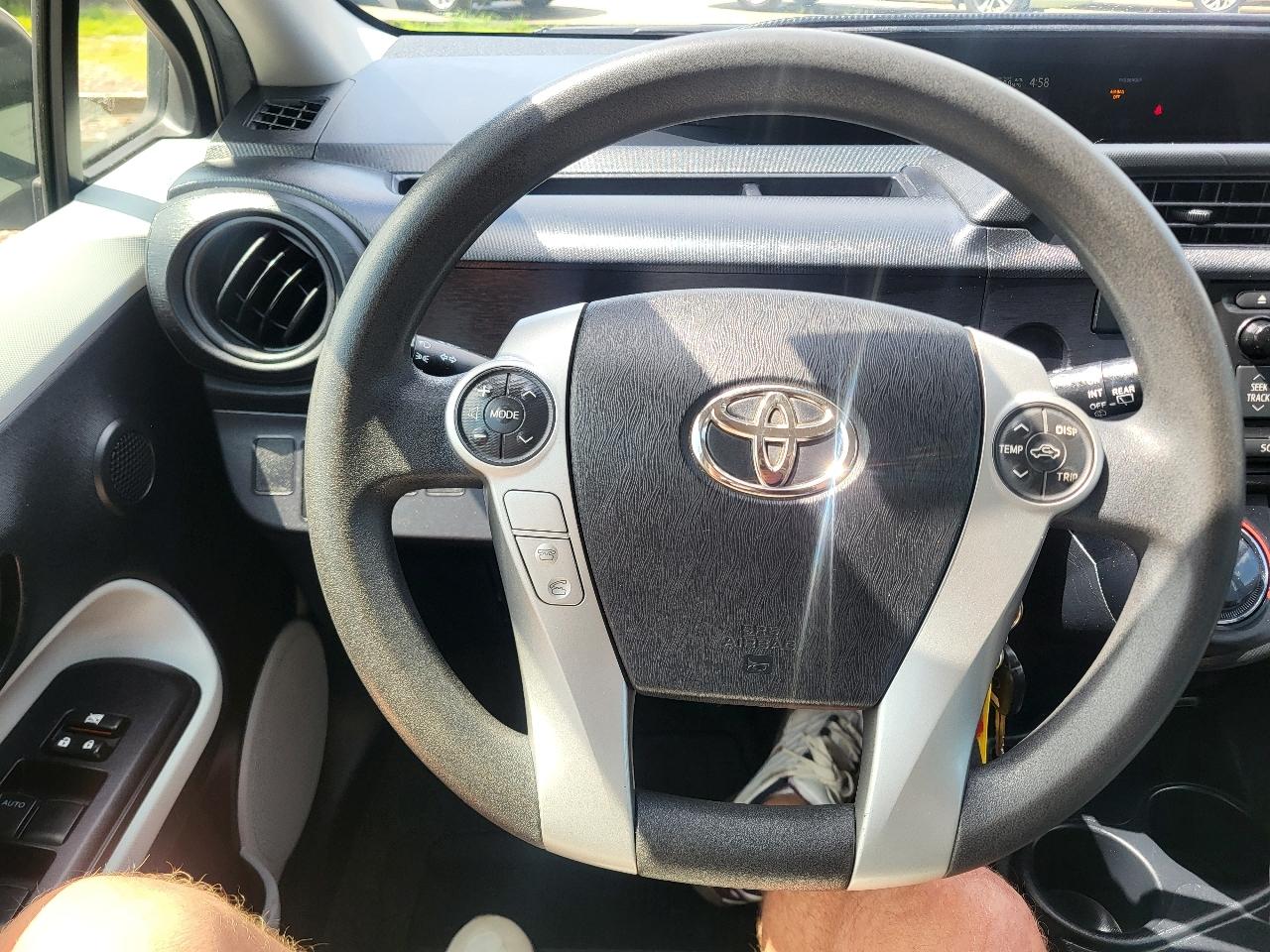 Toyota Prius c Four 2012
