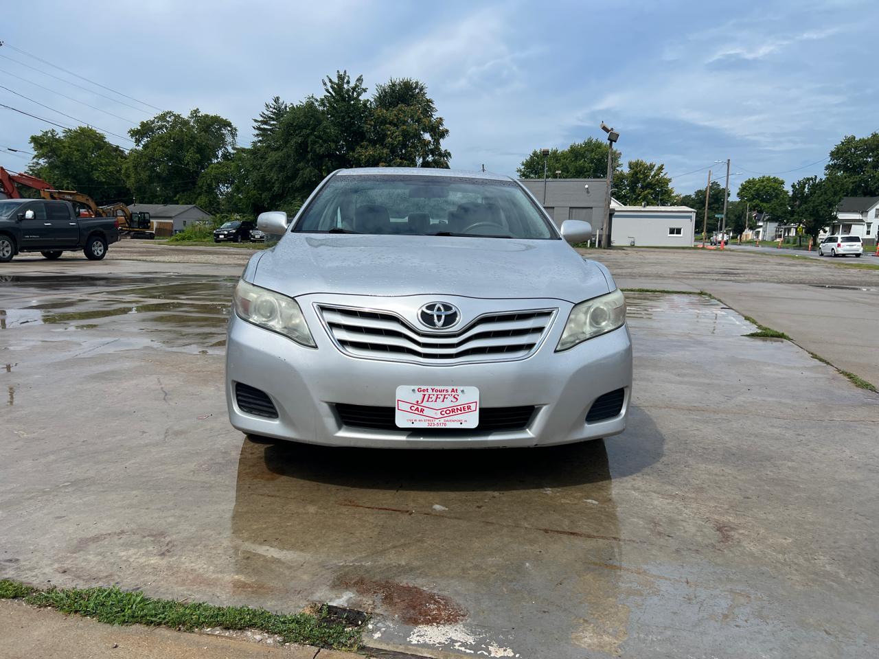 Toyota Camry LE 6-Spd AT 2011