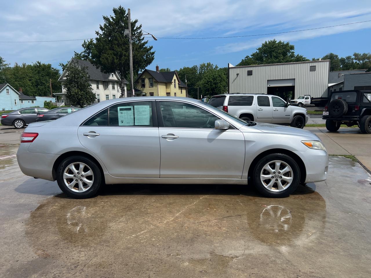 Toyota Camry LE 6-Spd AT 2011