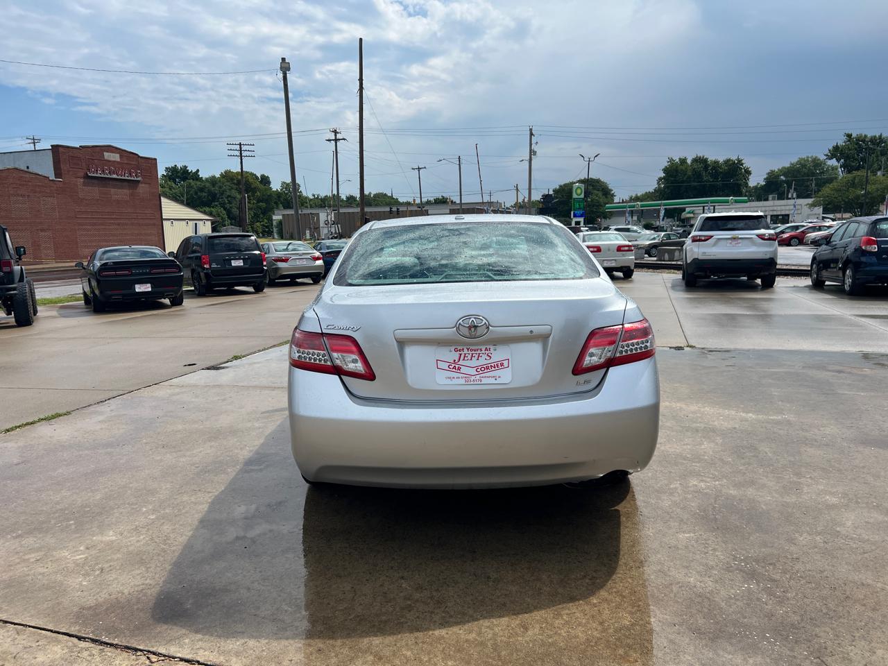 Toyota Camry LE 6-Spd AT 2011