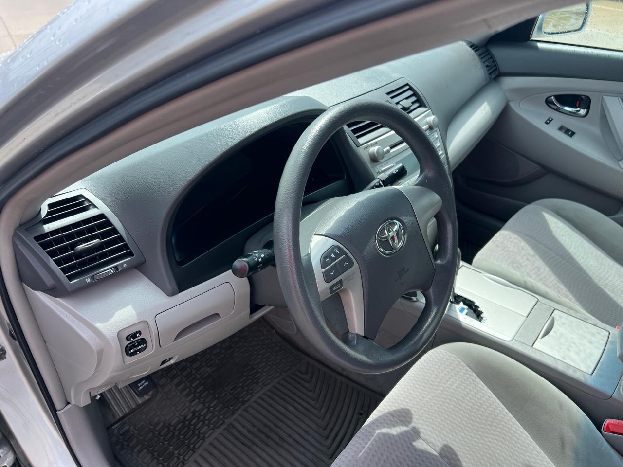 Toyota Camry LE 6-Spd AT 2011