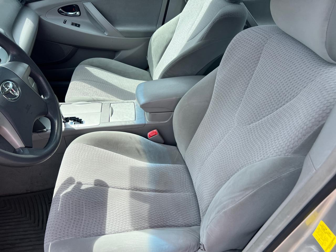 Toyota Camry LE 6-Spd AT 2011