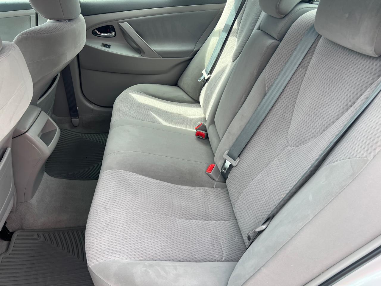 Toyota Camry LE 6-Spd AT 2011