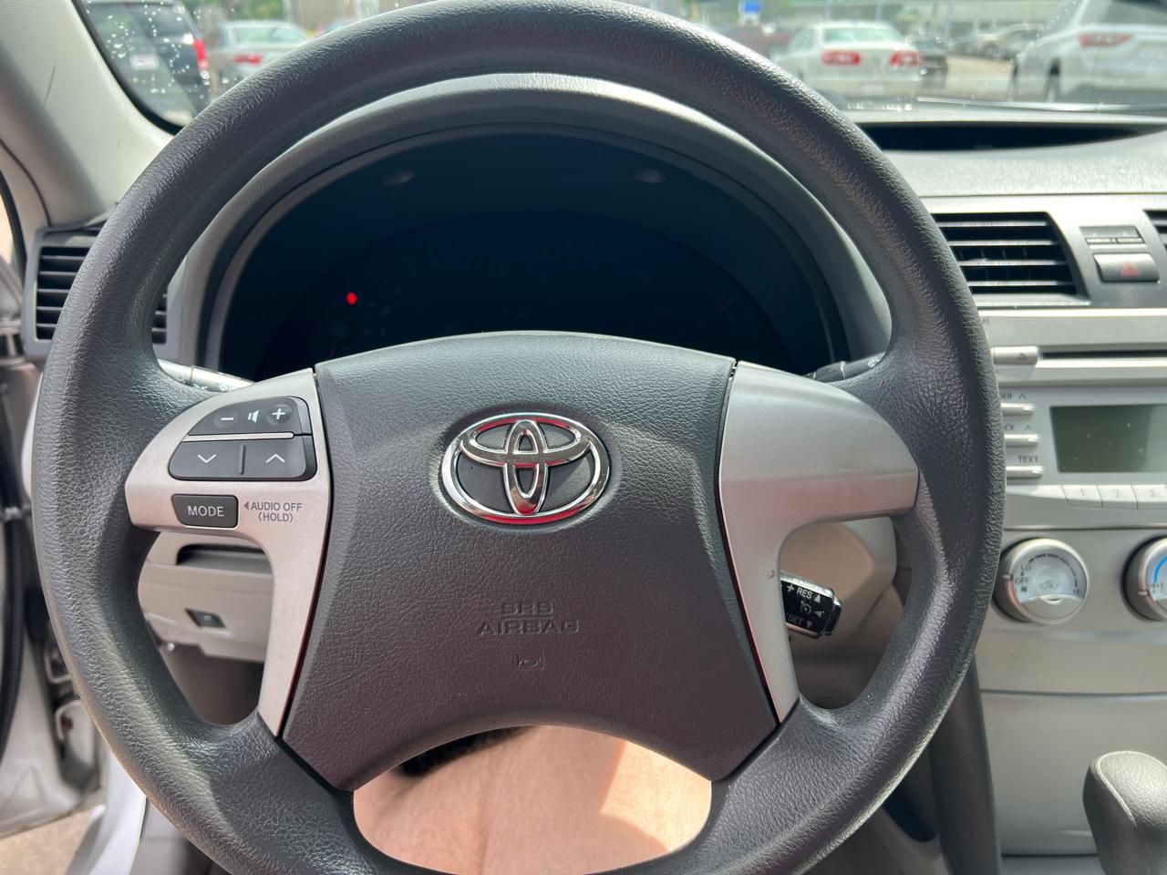 Toyota Camry LE 6-Spd AT 2011