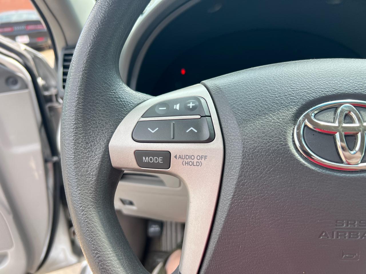 Toyota Camry LE 6-Spd AT 2011