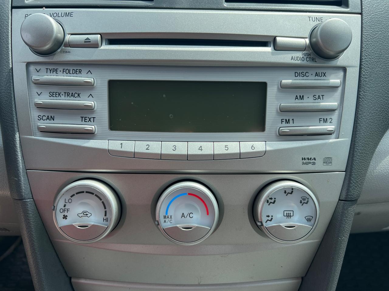 Toyota Camry LE 6-Spd AT 2011